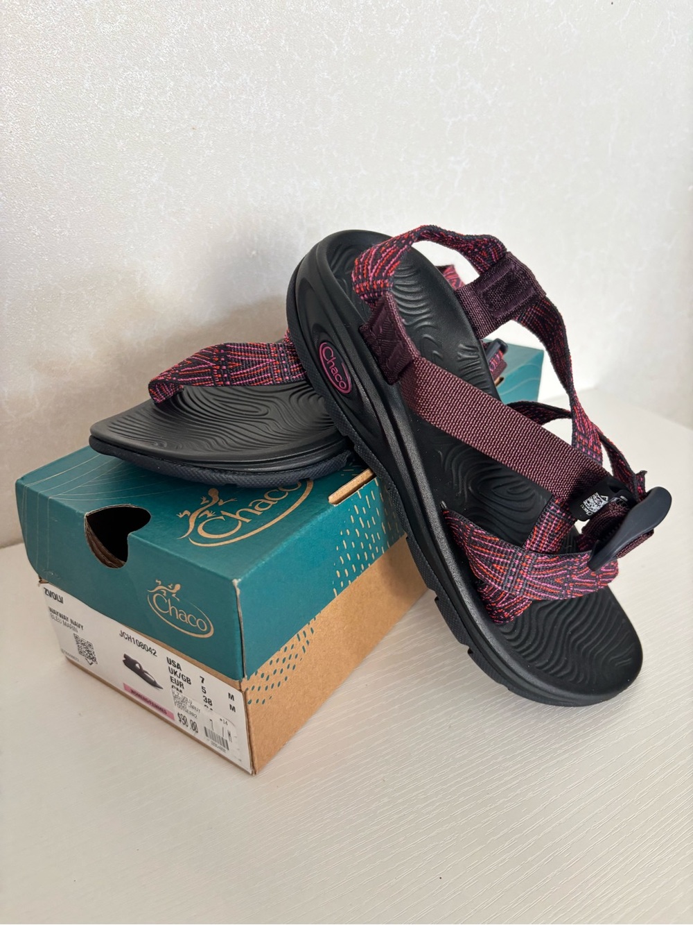 Chaco BRAND. NEW women’s size 7